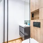 Modern Close To The Metro Varşova