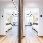 Modern Close To The Metro Daire