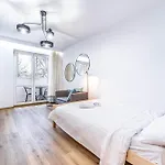 Modern Close To The Metro *