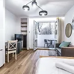 Modern Close To The Metro Daire *